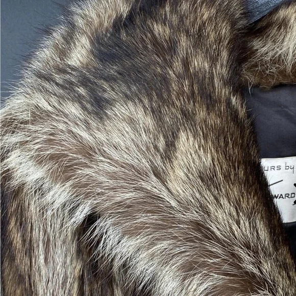 Luxurious genuine raccoon Fur Coat - Picture 2 of 6